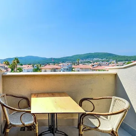 Daire Jakuzili Ve Yuzme Havuzlu Fethiye